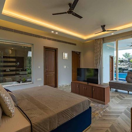 Stayvista At Serenity Farms With Pool, Lawn, Bonfire & Bbq Sohna ภายนอก รูปภาพ