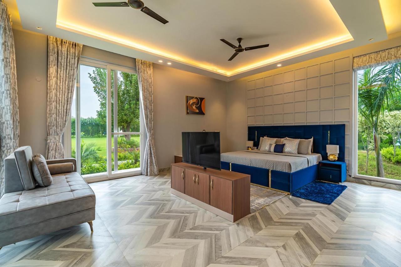 Stayvista At Serenity Farms With Pool, Lawn, Bonfire & Bbq Sohna ภายนอก รูปภาพ