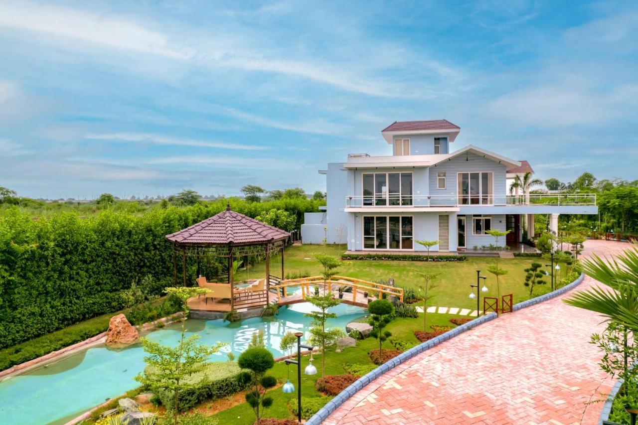Stayvista At Serenity Farms With Pool, Lawn, Bonfire & Bbq Sohna ภายนอก รูปภาพ