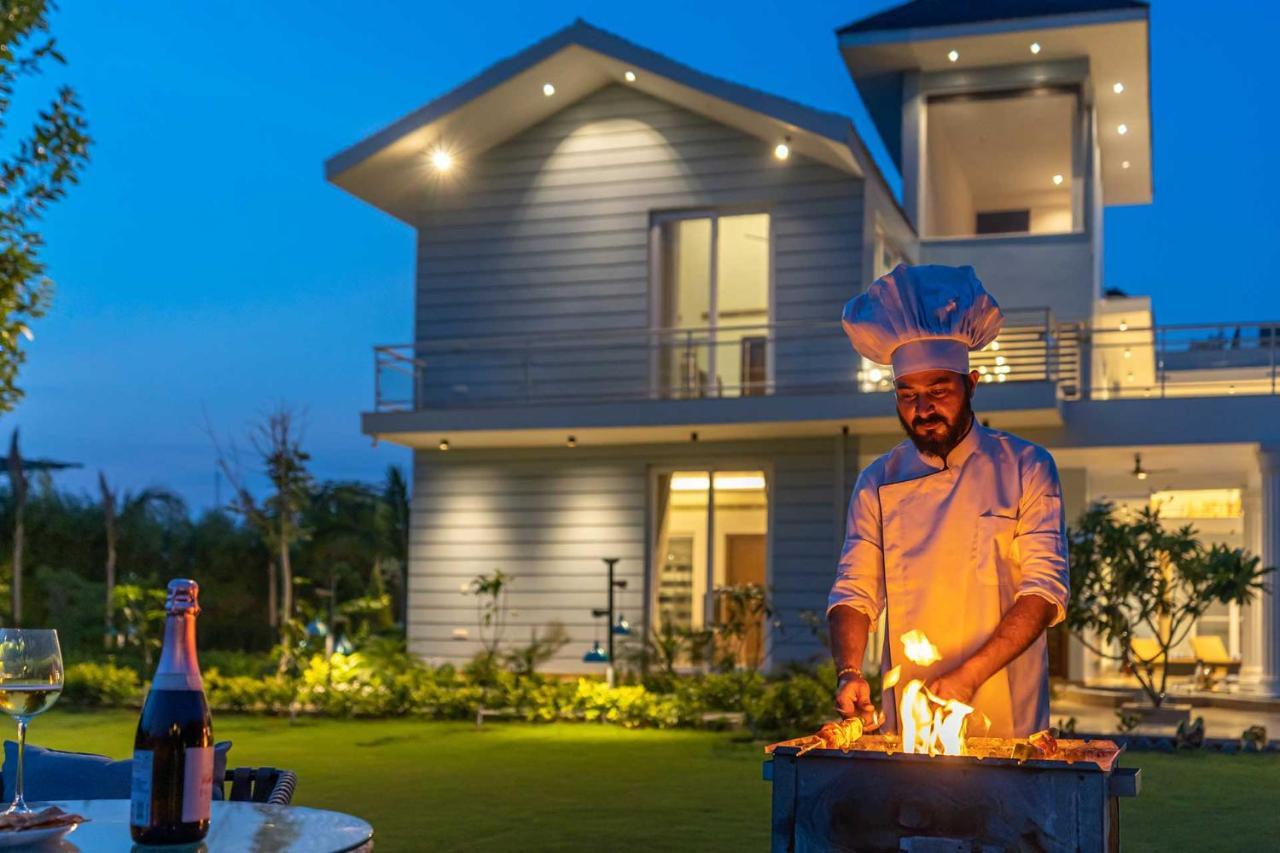 Stayvista At Serenity Farms With Pool, Lawn, Bonfire & Bbq Sohna ภายนอก รูปภาพ