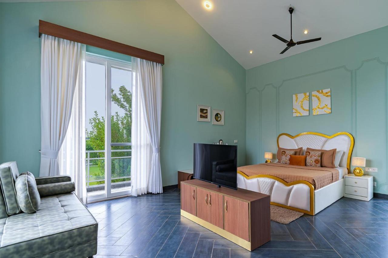 Stayvista At Serenity Farms With Pool, Lawn, Bonfire & Bbq Sohna ภายนอก รูปภาพ