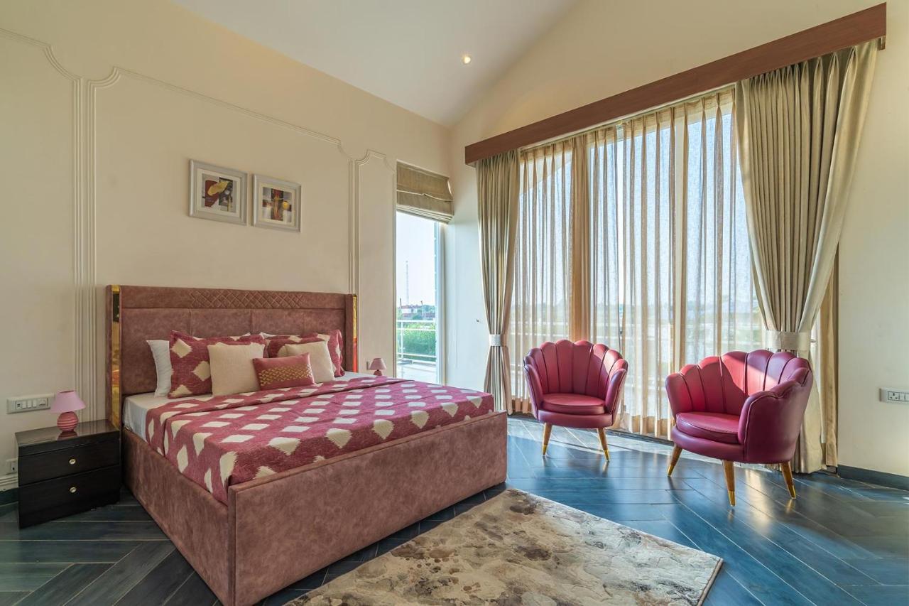 Stayvista At Serenity Farms With Pool, Lawn, Bonfire & Bbq Sohna ภายนอก รูปภาพ