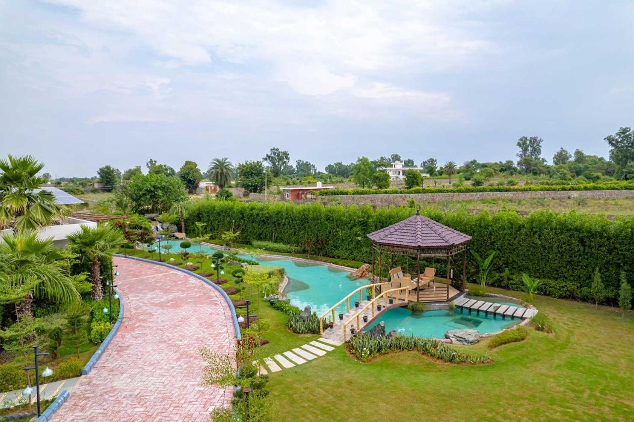 Stayvista At Serenity Farms With Pool, Lawn, Bonfire & Bbq Sohna ภายนอก รูปภาพ