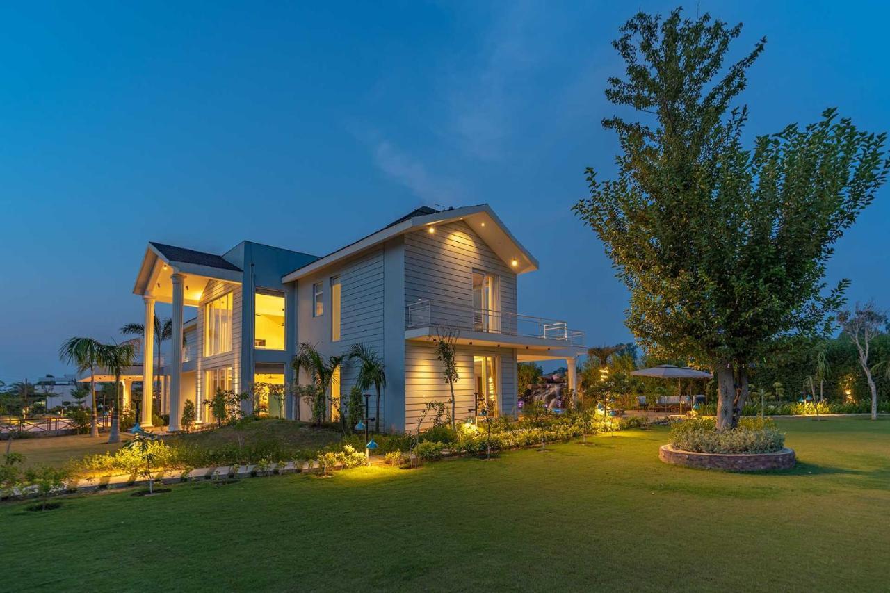Stayvista At Serenity Farms With Pool, Lawn, Bonfire & Bbq Sohna ภายนอก รูปภาพ
